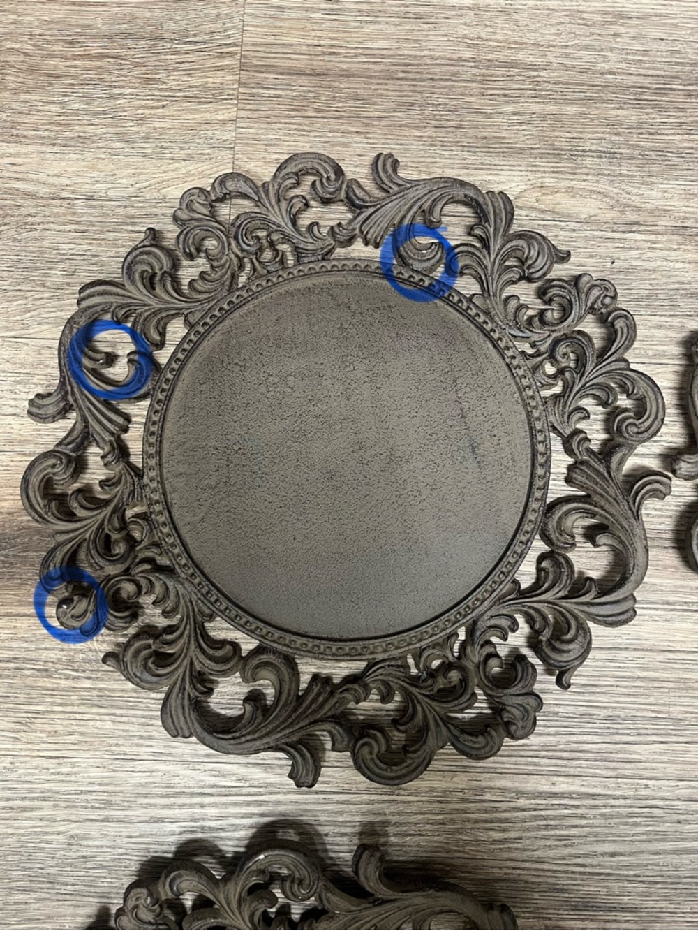 GG COLLECTION METAL CHARGERS – SET OF 4 DECORATIVE PLATES - Picture 5 of 5